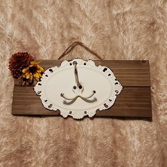 Vintage Look Hanger - Picture 1 of 1